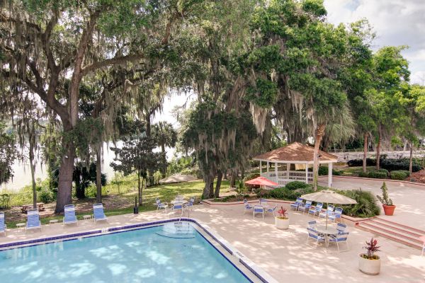 PARAMOUNT PLAZA HOTEL AND SUITES (Gainesville)